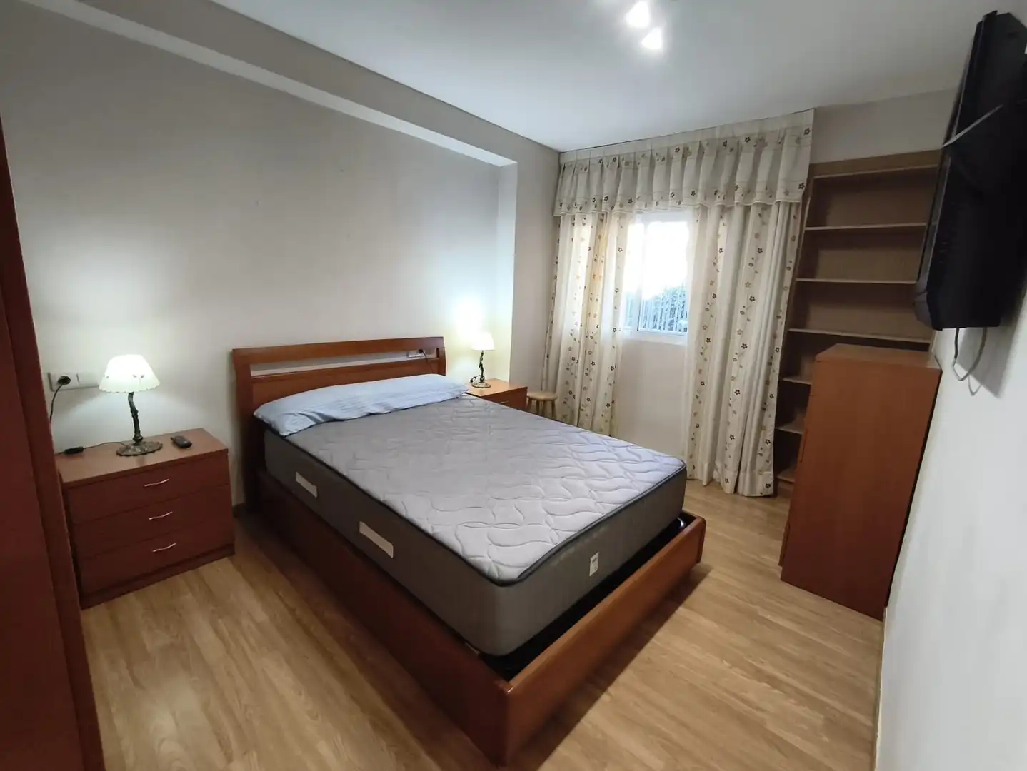 Habitación de Planta baja en venta en Granada con Jardín privado, Terraza y Amueblado