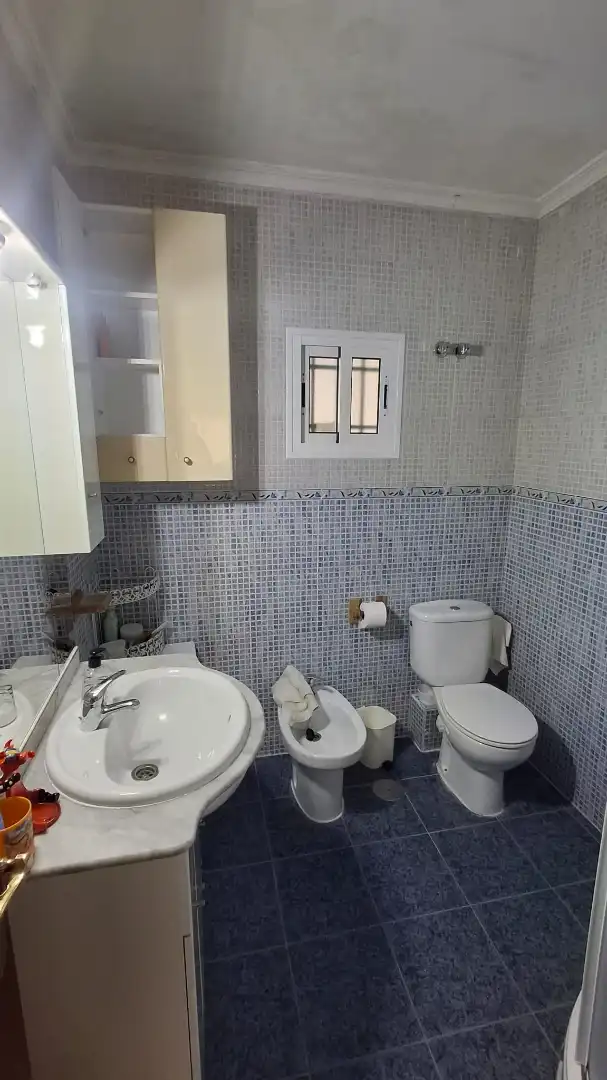 Badezimmer von Wohnung zum Verkauf in Dos Hermanas mit Terrasse und Möbliert