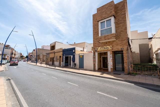 Local comercial en Venta en La Cañada de San Urbano