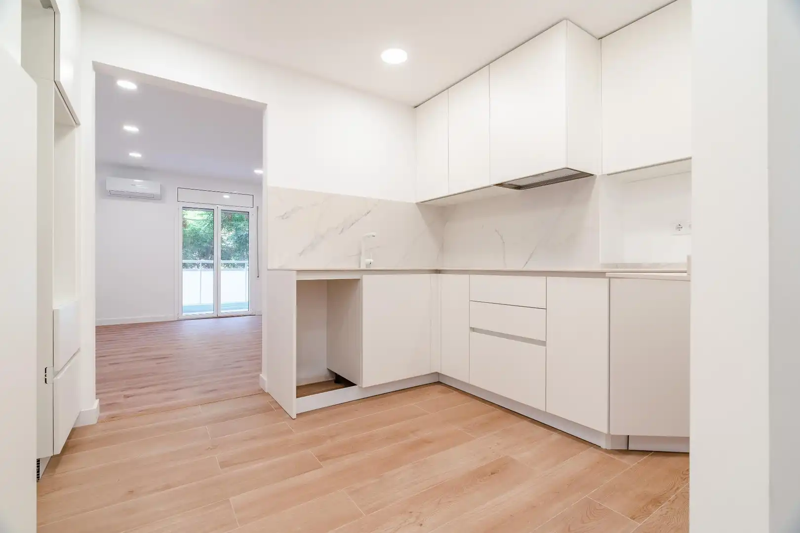 Küche von Wohnung zum Verkauf in Tarragona mit Klimaanlage und Balkon