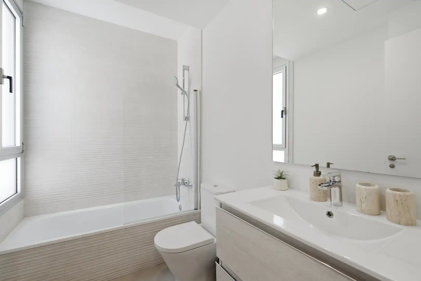 Baño de Ático en venta en Estepona con Aire acondicionado, Terraza y Piscina