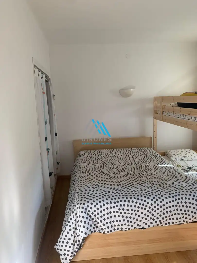Dormitori de Apartament de lloguer en Sant Feliu de Guíxols amb Calefacció, Terrassa i Alarma