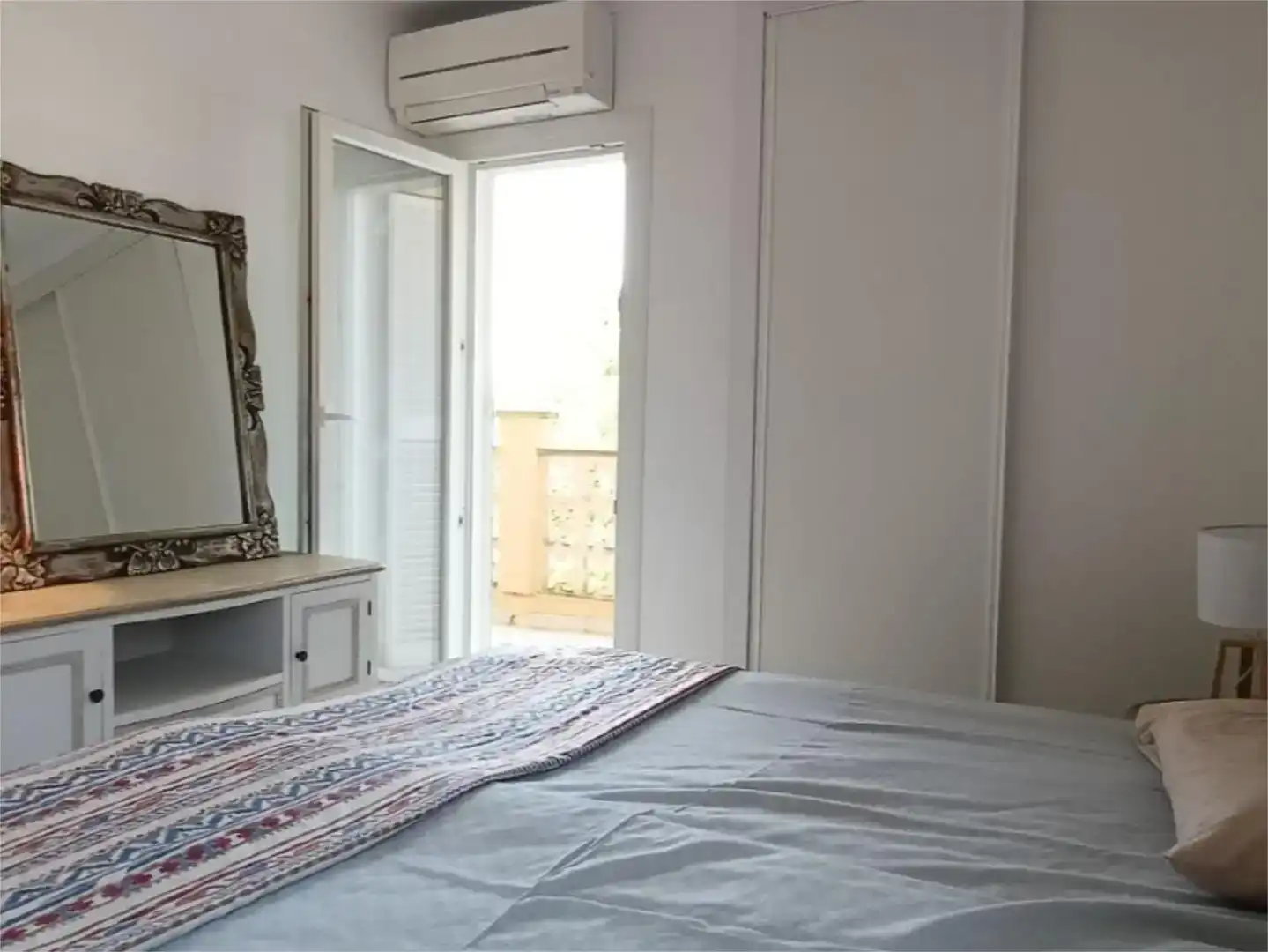 Dormitori de Apartament de lloguer en Pollença amb Aire condicionat, Jardí privat i Parquet