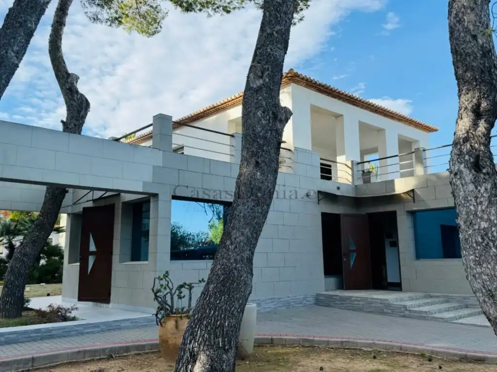 Xalet amb terrassa en venda a Camino Badia