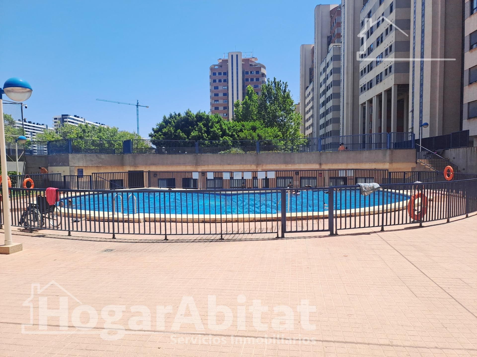 Piscina de Pis en venda en  Valencia Capital amb Piscina comunitària