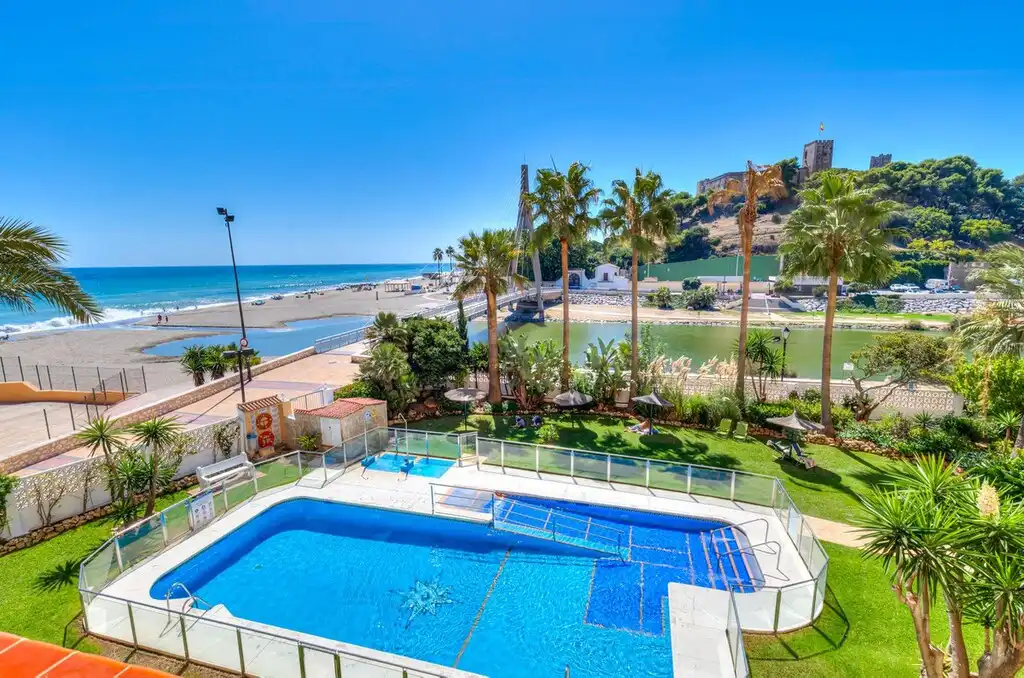 Apartamento con piscina en venta en Castillo Sohail - Myramar