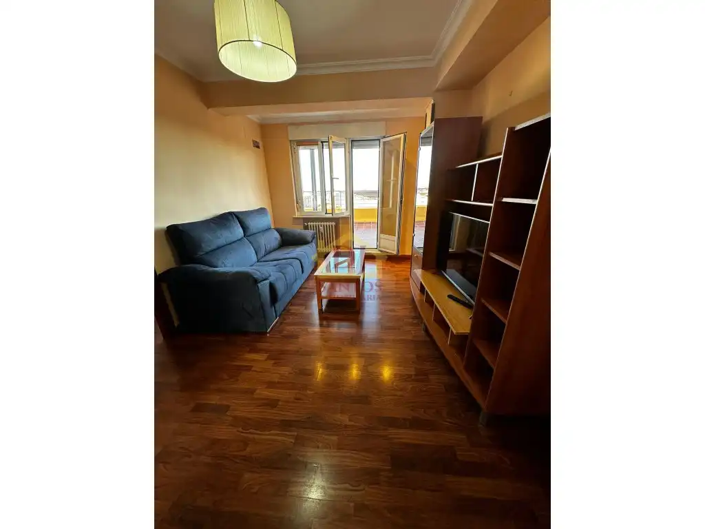 Dachboden zur Miete in Calle Maria Auxiliadora, Salesas