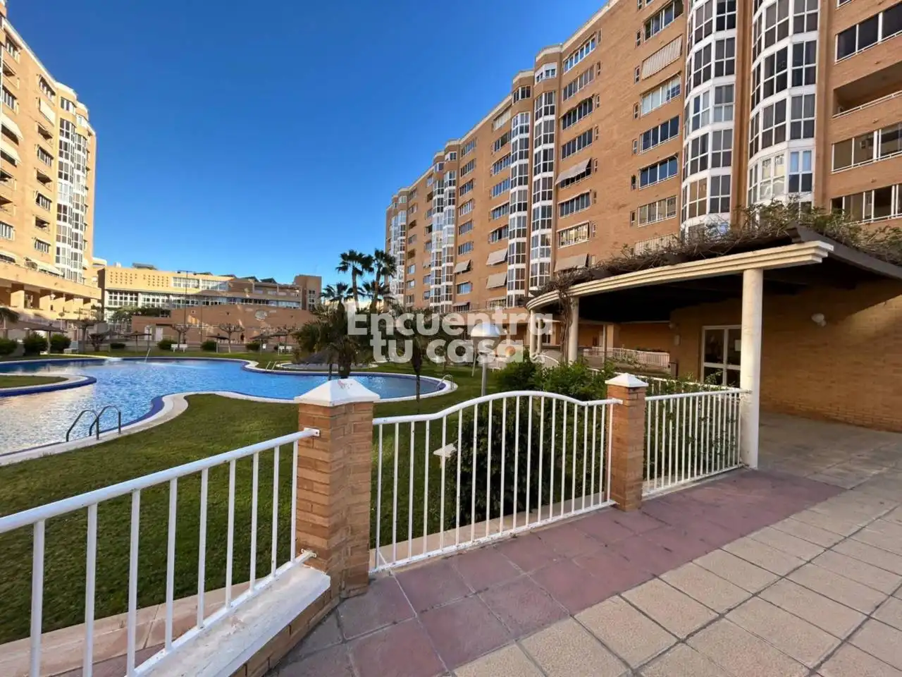 Vista exterior de Pis en venda en Alicante / Alacant amb Terrassa, Traster i Piscina comunitària