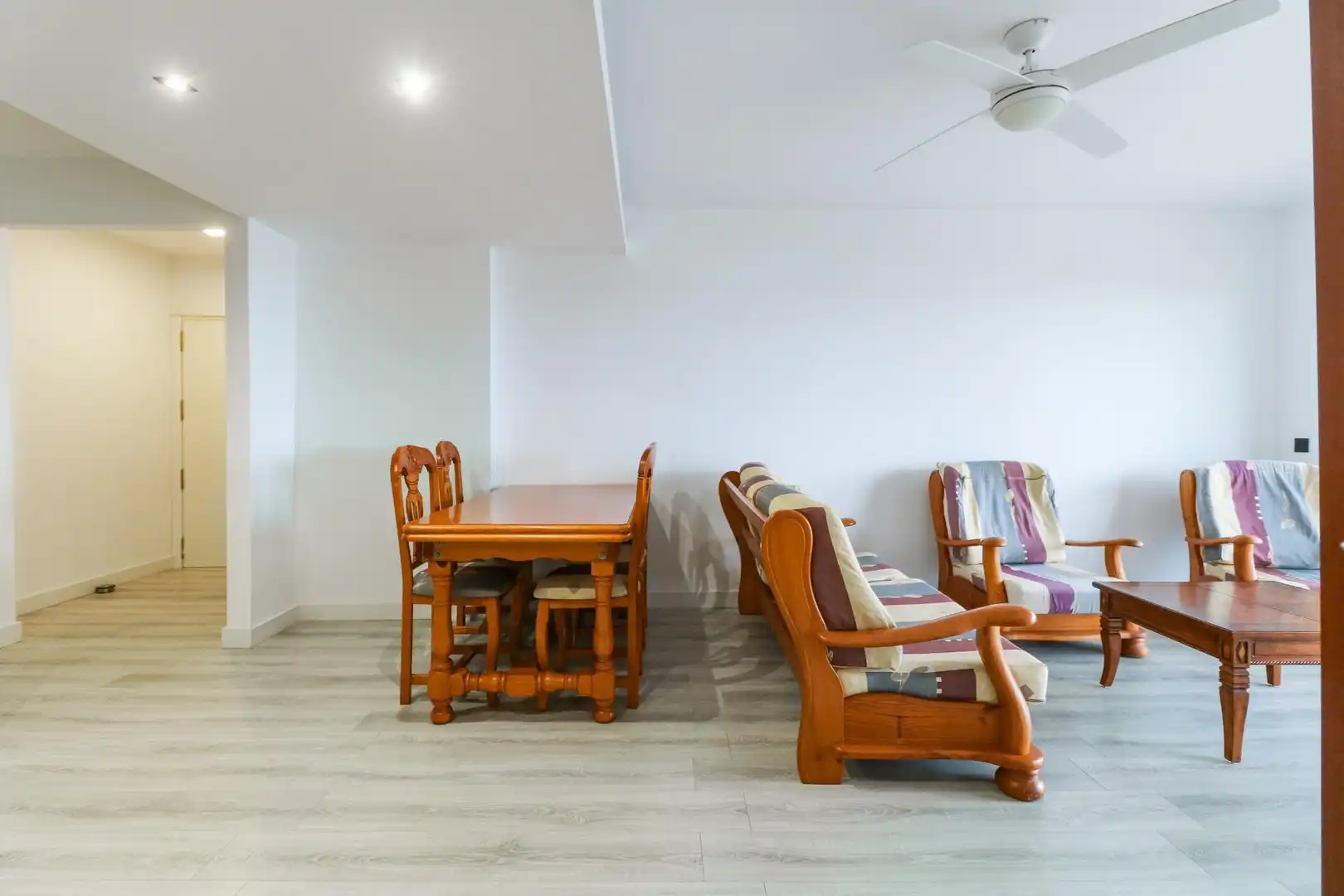 Dining room of Flat for sale in Vilanova i la Geltrú  with Air Conditioner, Parquet flooring and Balcony