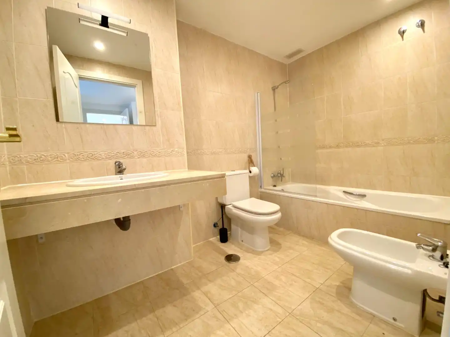 Baño de Piso en venta en Mijas con Terraza y Piscina comunitaria