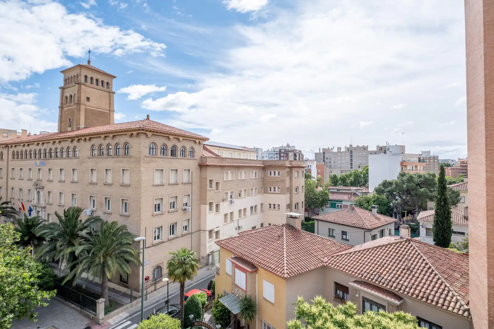 Außenansicht von Wohnung zum Verkauf in Zaragoza mit Heizung und Parkett