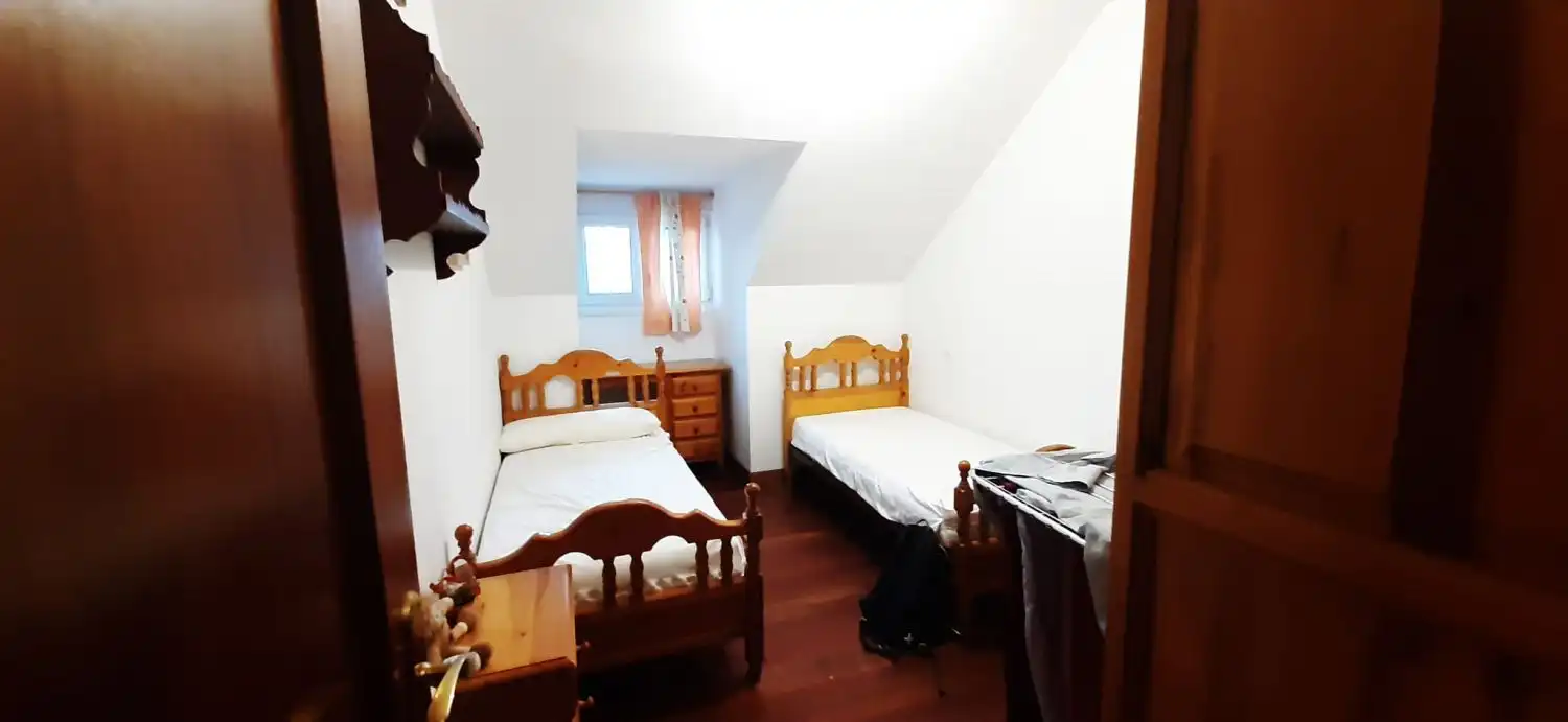 Schlafzimmer von Maisonette zum Verkauf in Bárcena de Cicero mit Heizung, Terrasse und Abstellraum