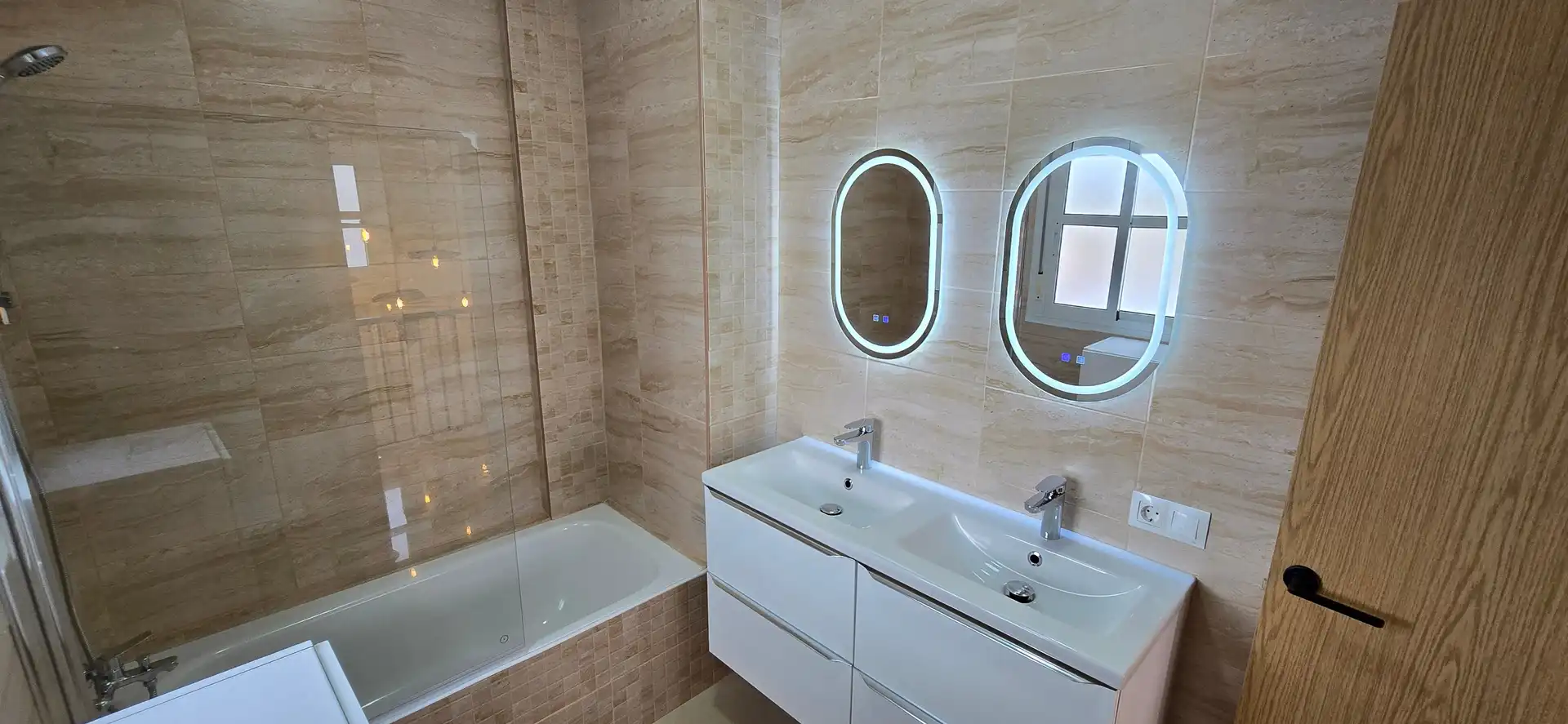 Baño de Casa adosada en venta en Paterna de Rivera con Aire acondicionado, Jardín privado y Terraza