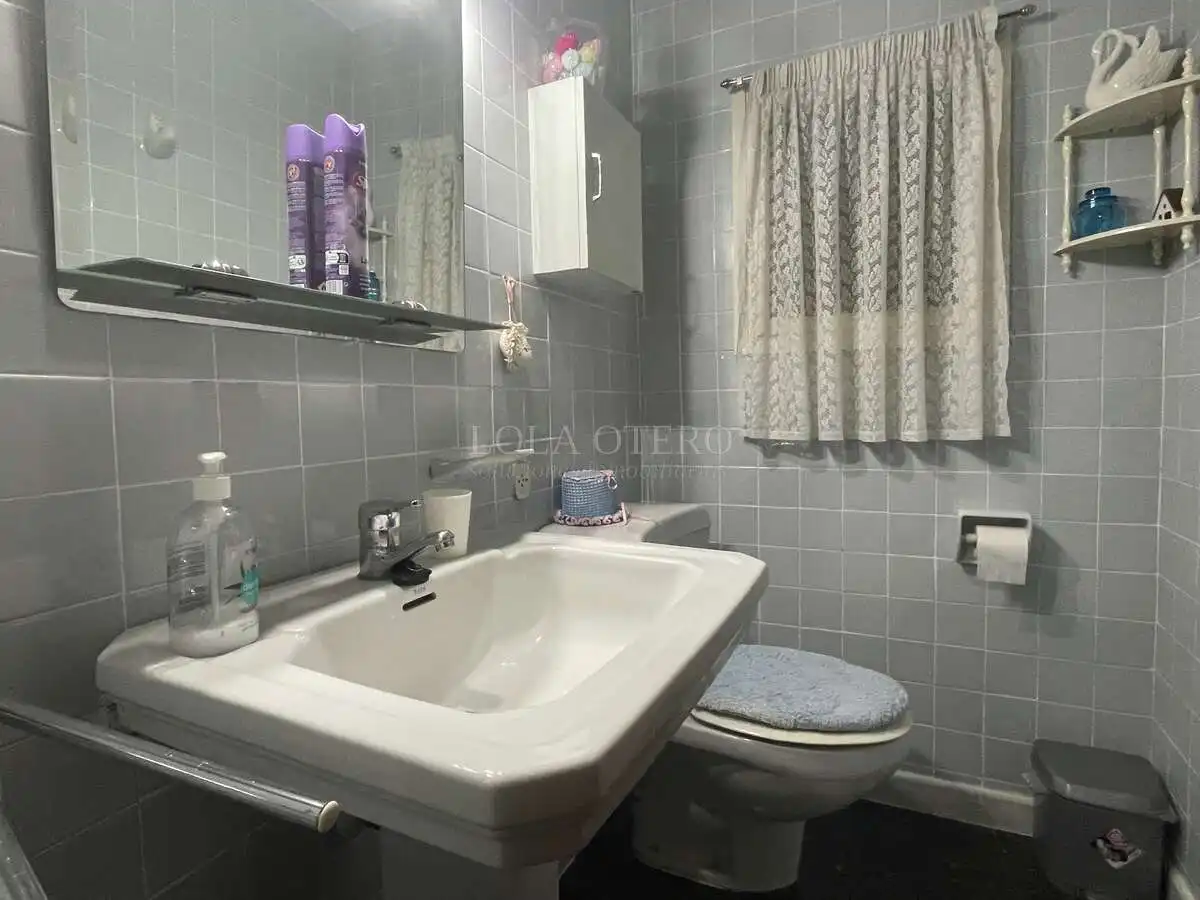 Bathroom of Flat for sale in Valencia  with Air Conditioner, Heating and Balcony