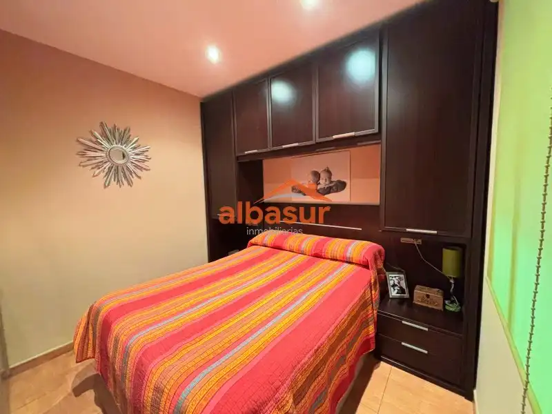 Dormitori de Casa o xalet en venda en Córdoba amb Aire condicionat i Moblat