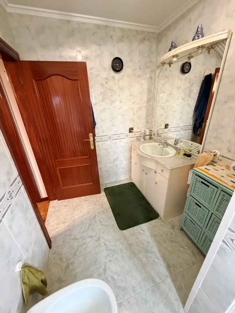 Baño de Casa o chalet en venta en Avilés con Calefacción y Terraza