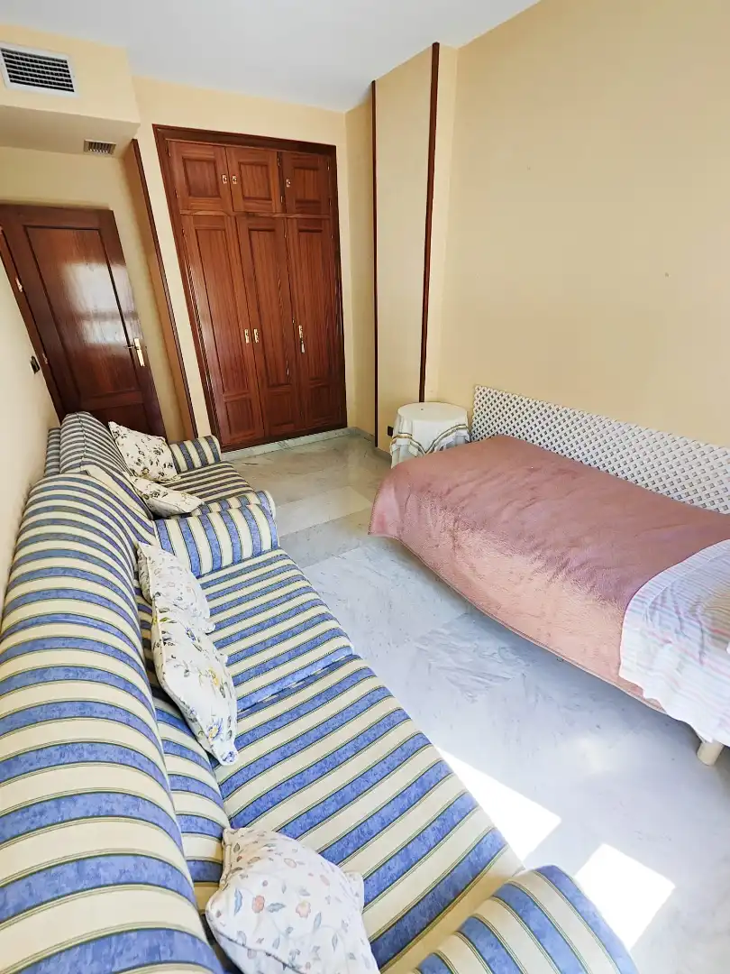 Schlafzimmer von Wohnung zum Verkauf in Sevilla mit Klimaanlage, Terrasse und Gemeinschaftspool