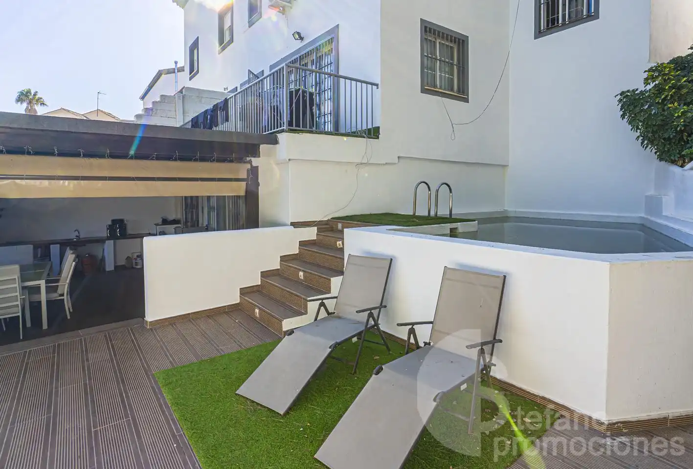 Piscina de Casa adosada en venda en Málaga amb Aire condicionat, Calefacció i Jardí privat