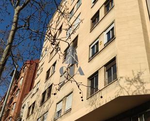 Exterior view of Flat for sale in  Barcelona Capital  with Oven, Internet and Alarm