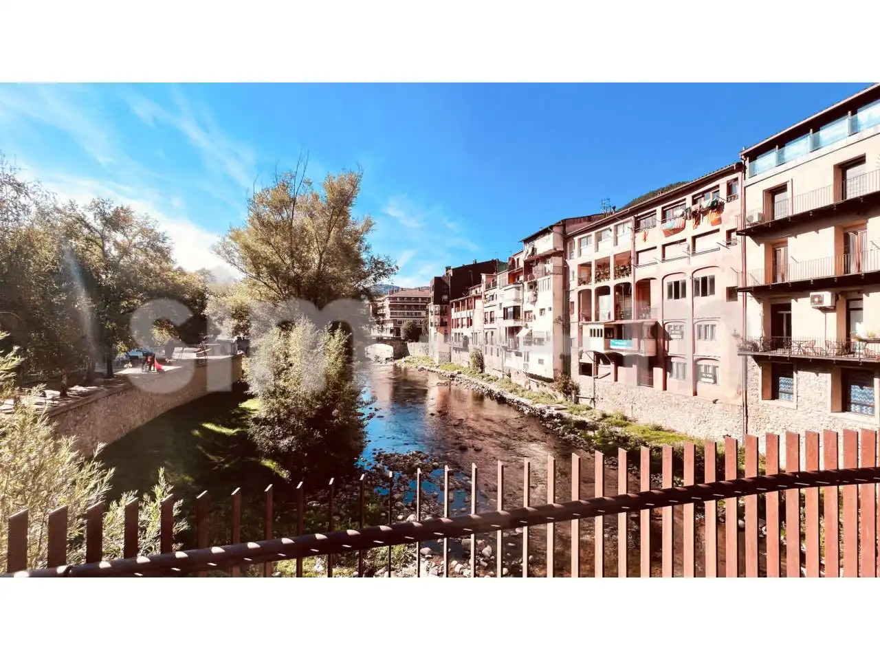 Außenansicht von Gebäude zum Verkauf in Ripoll
