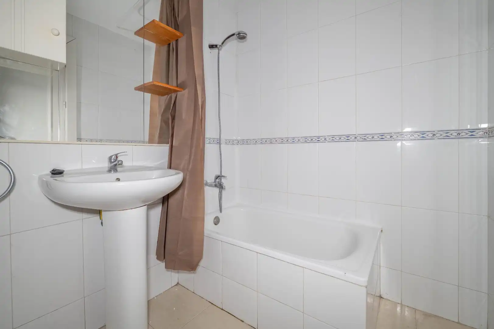 Bany de Pis en venda en Granada amb Aire condicionat, Calefacció i Moblat