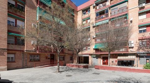Piso 80 m2 útiles con terraza y patio en Granada  3 dormitorios, muy luminoso y listo para entrar a vivir.
