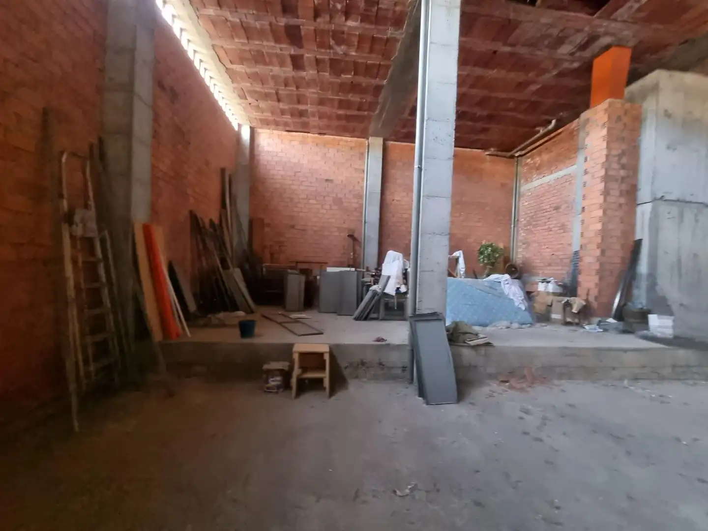 Local comercial en venda a Avenida Avenida de Fabero, imagen 3
