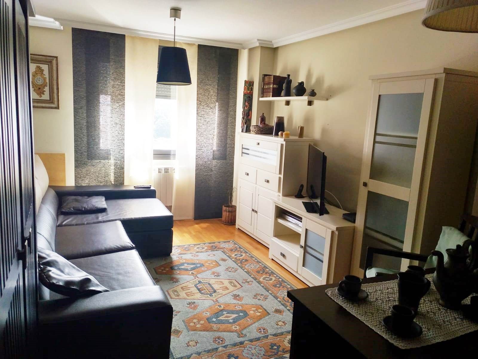 Sala d'estar de Pis de lloguer en Siero amb Calefacció, Parquet i Traster