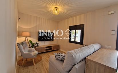 Sala d'estar de Apartament en venda en Cambrils amb Aire condicionat, Jardí privat i Moblat