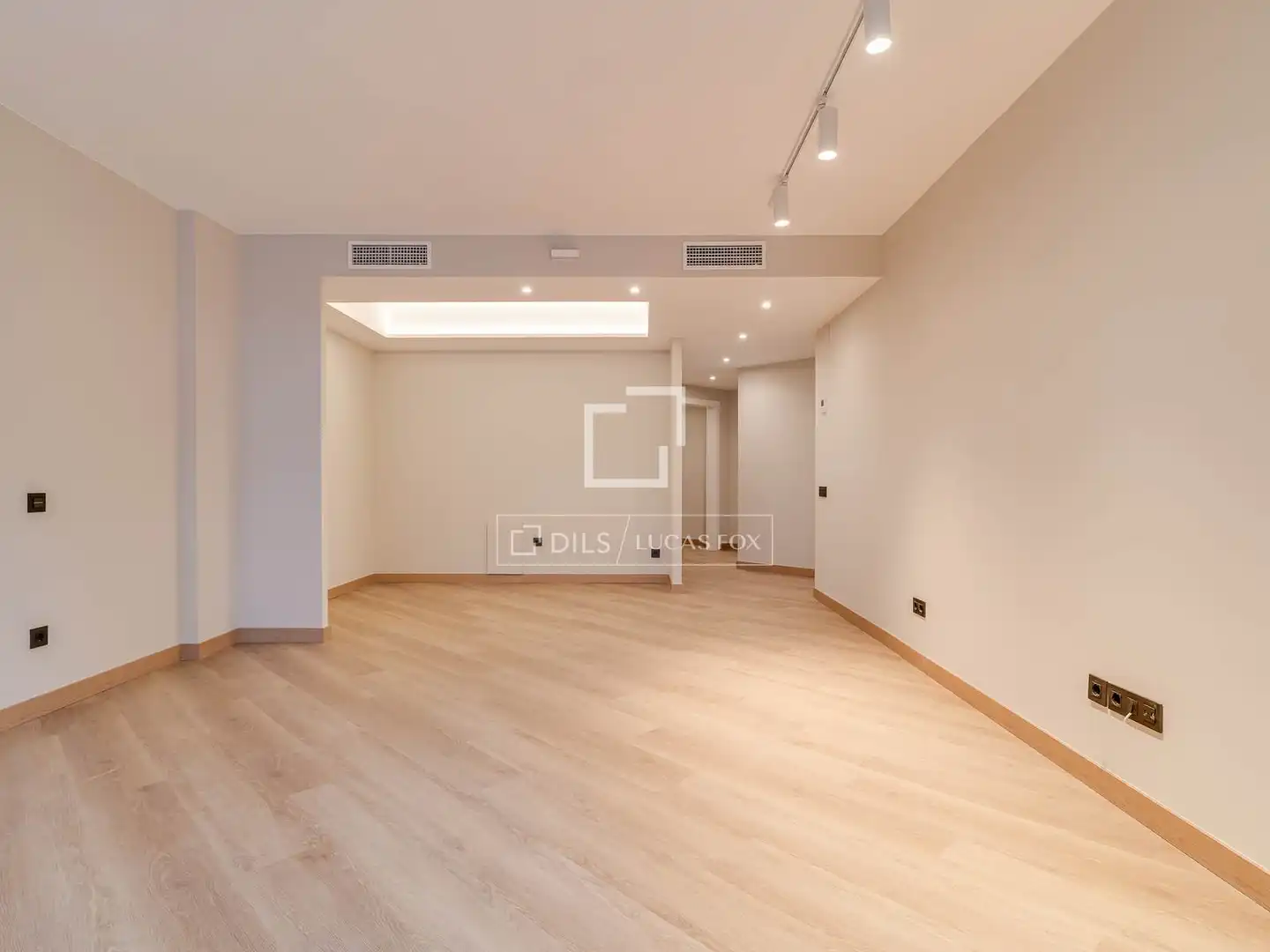 Flat for rent in Barcelona  with Air Conditioner and Parquet flooring