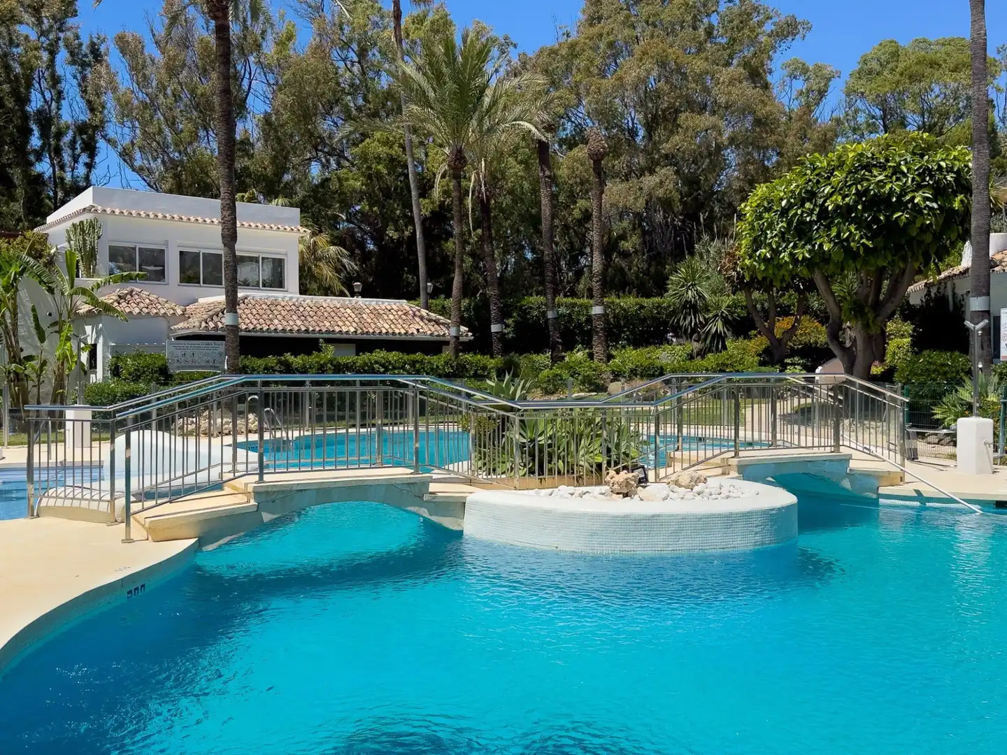 Piscina de Planta baja en venta en Marbella con Aire acondicionado, Terraza y Piscina