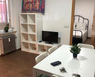Sala d'estar de Pis de lloguer en Salamanca Capital amb Calefacció i Moblat