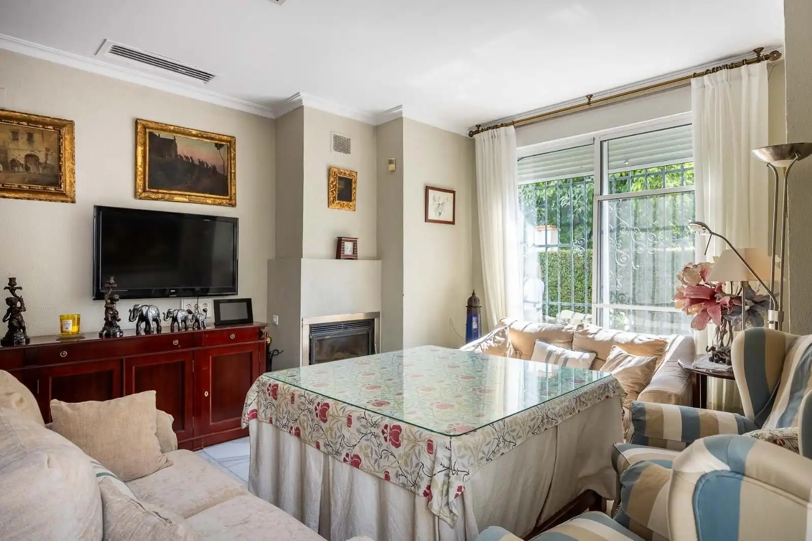 Sala d'estar de Casa o xalet en venda en Sevilla amb Aire condicionat, Calefacció i Traster