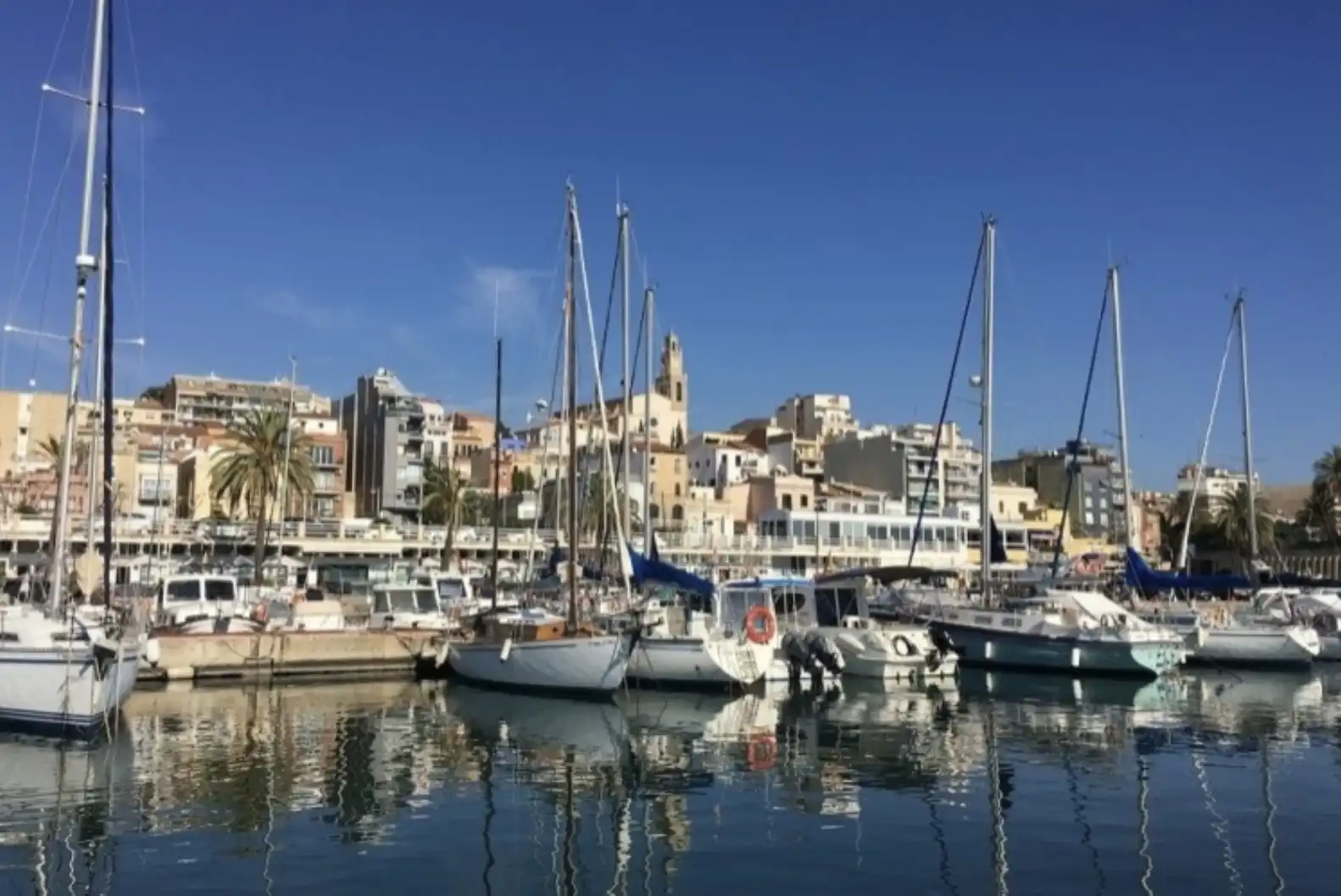 Außenansicht von Einfamilien-Reihenhaus zum Verkauf in El Masnou mit Heizung, Privatgarten und Terrasse