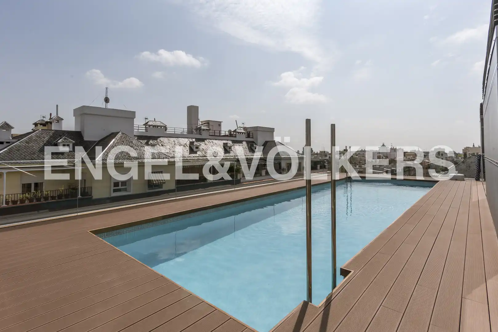 Piscina de Piso de alquiler en Madrid con Aire acondicionado, Calefacción y Trastero