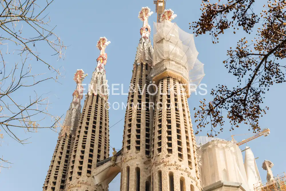 Vista exterior de Edifici en venda en Barcelona