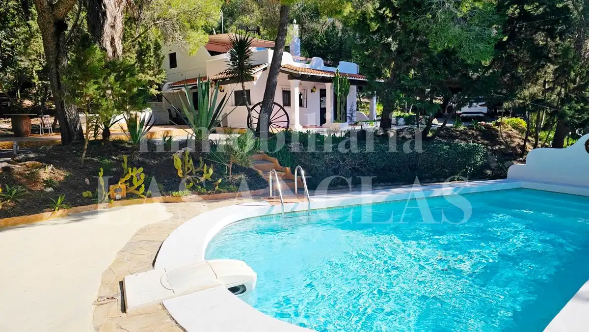 Casa con piscina en venta en Santa Eulària