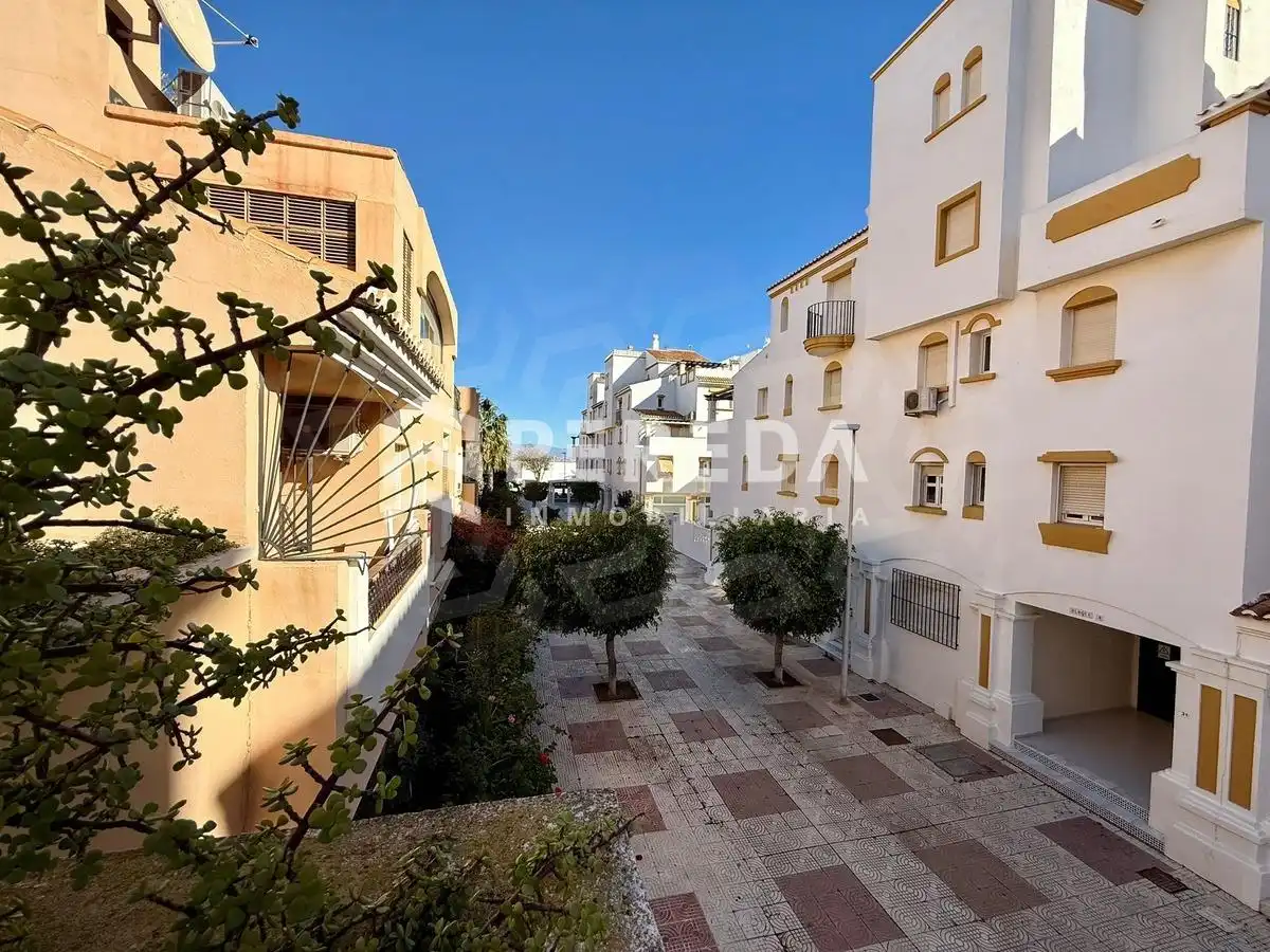 Vista exterior de Piso en venta en Roquetas de Mar con Jardín privado, Terraza y Balcón