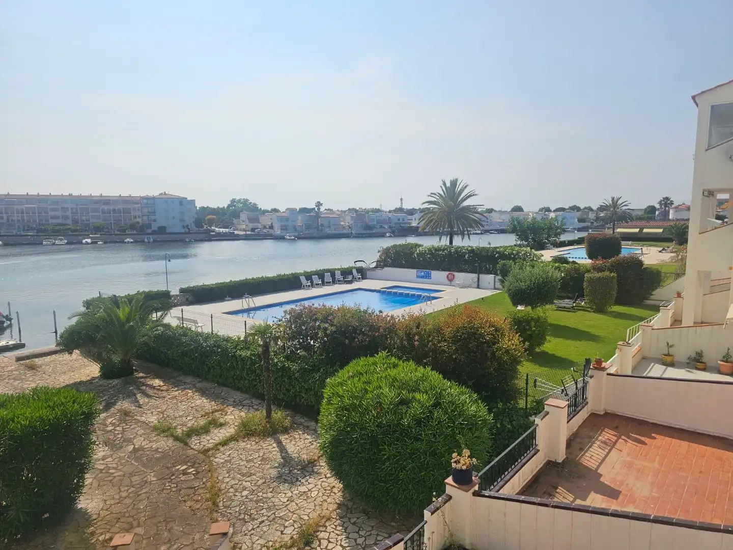 Piscina de Apartamento en venta en Empuriabrava con Aire acondicionado, Calefacción y Jardín privado