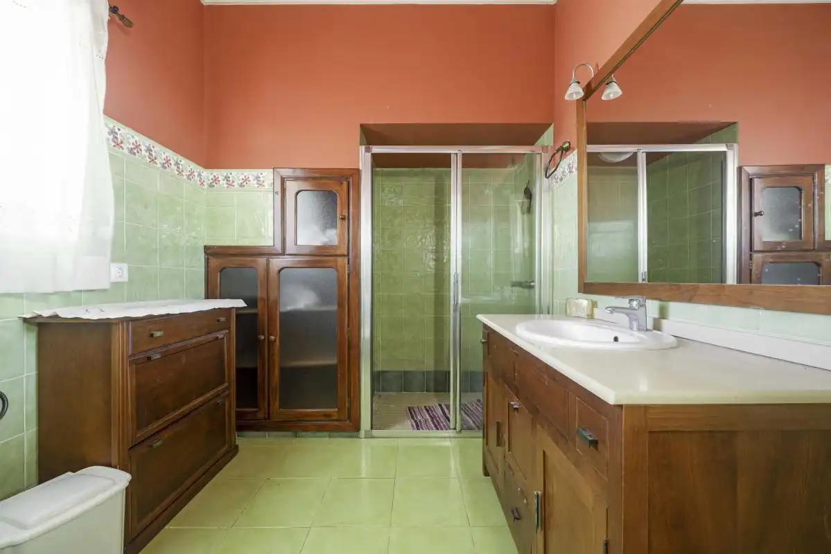 Baño de Casa adosada en venta en Villanueva del Ariscal con Aire acondicionado, Calefacción y Terraza