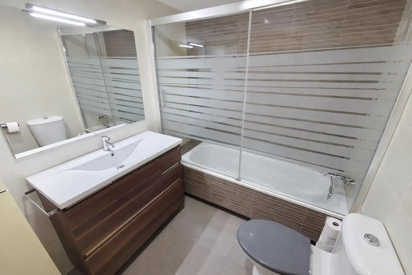 Baño de Piso en venta en Crevillent con Aire acondicionado, Terraza y Piscina
