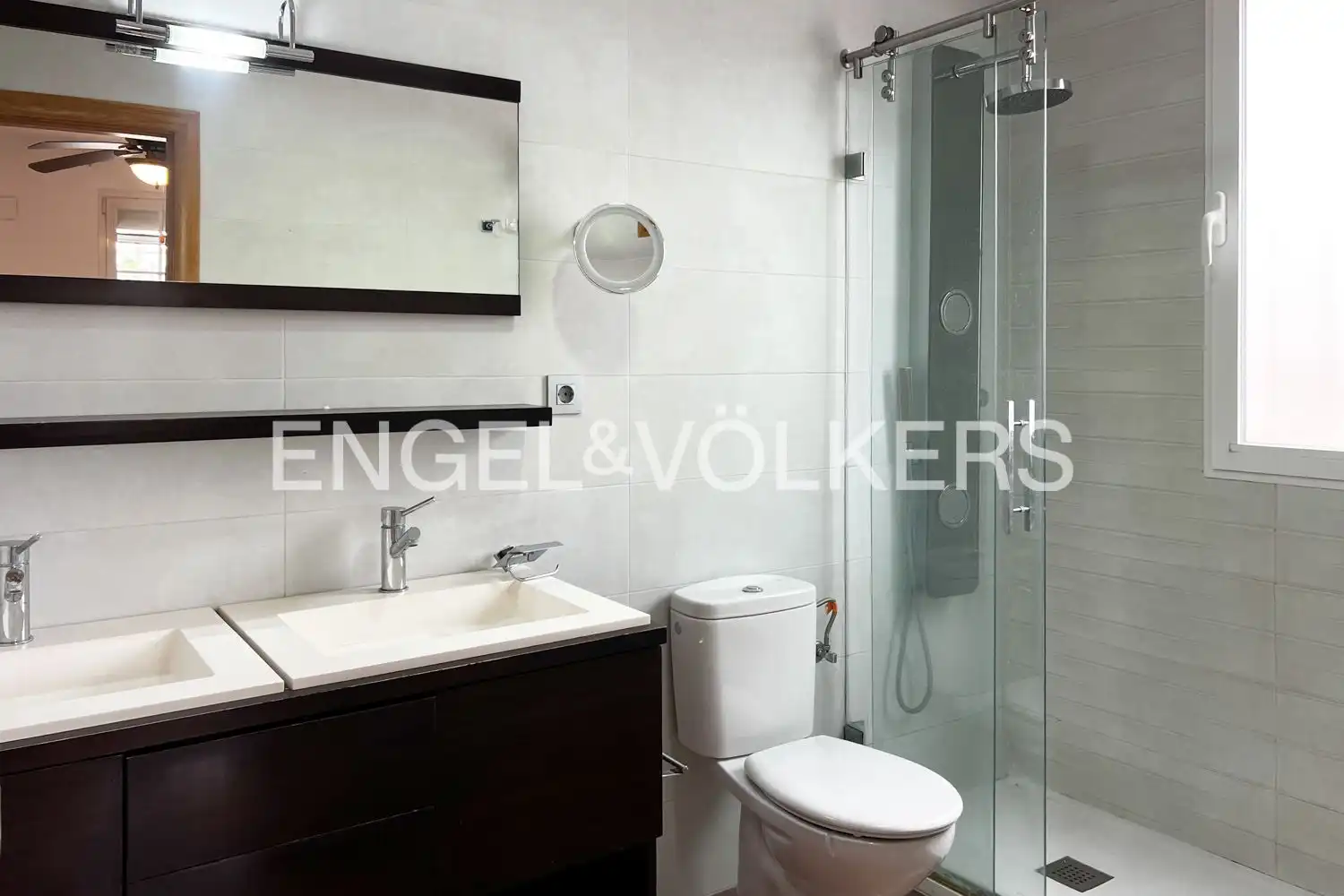 Badezimmer von Haus oder Chalet zur Miete in Riba-roja de Túria mit Klimaanlage, Heizung und Privatgarten