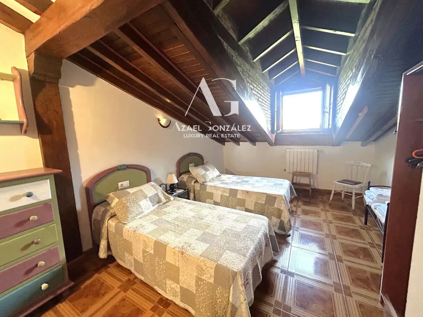 Habitación de Casa adosada en venta en Val de San Vicente  con Calefacción, Terraza y Amueblado