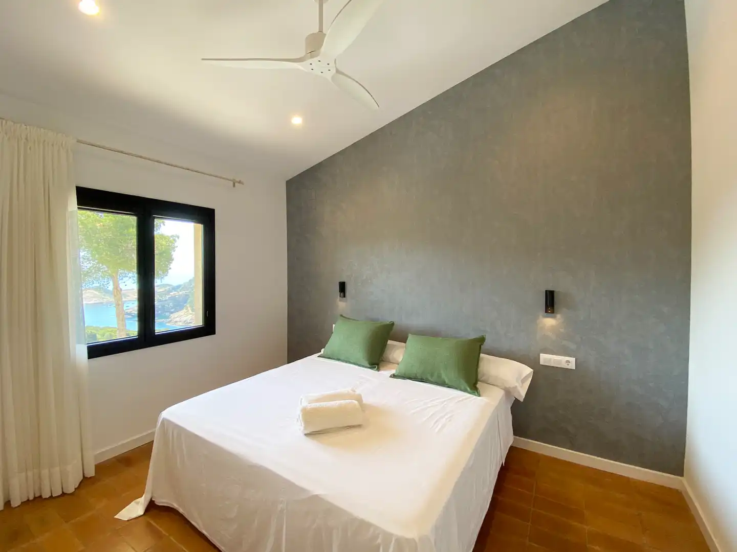 Terraced house with garden for sale in Carrer Medas, imagen 11