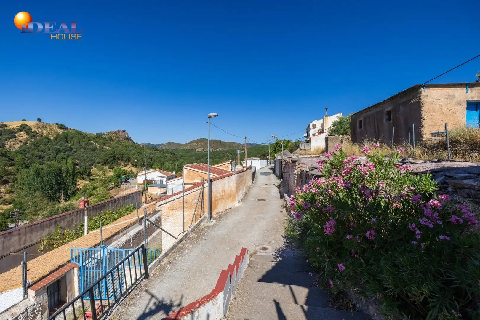 Exterior view of Houses for sale in Quéntar, Granada