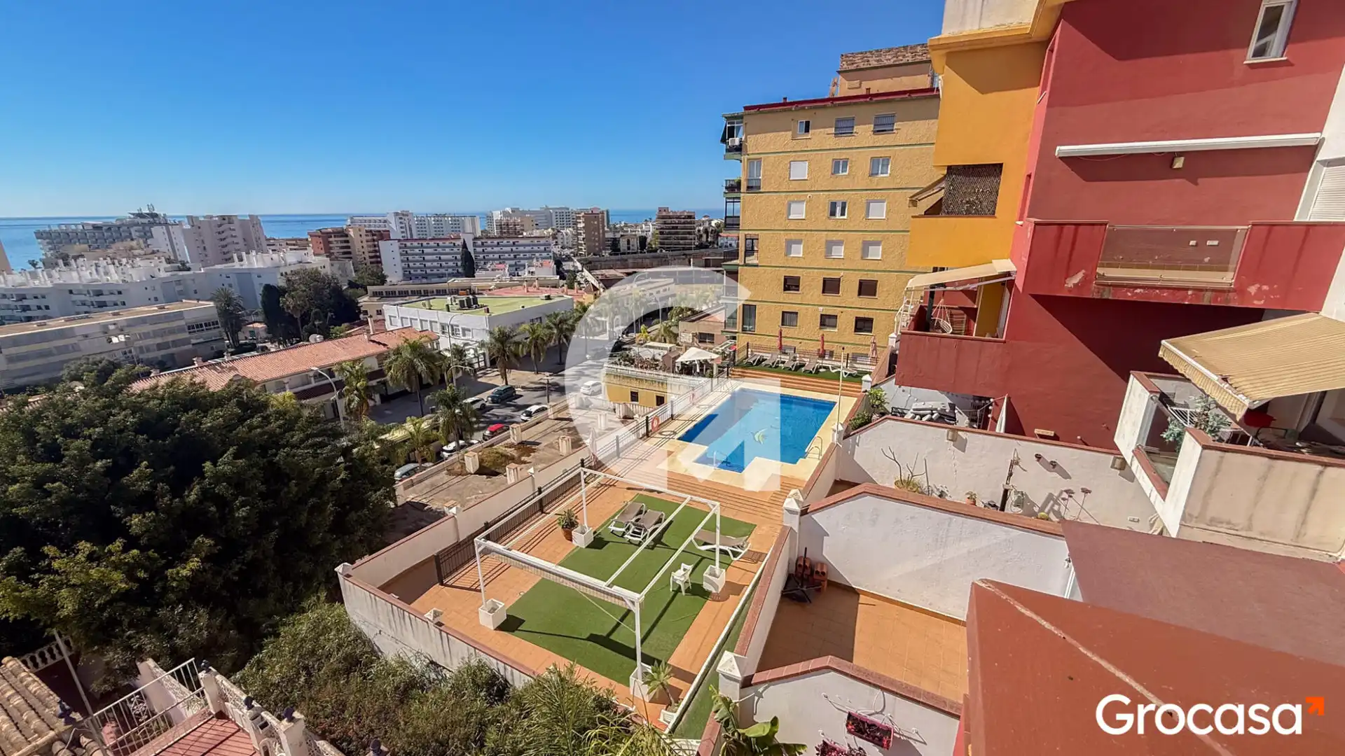 Swimming pool of Flat for sale in Torremolinos  with Air Conditioner, Heating and Terrace