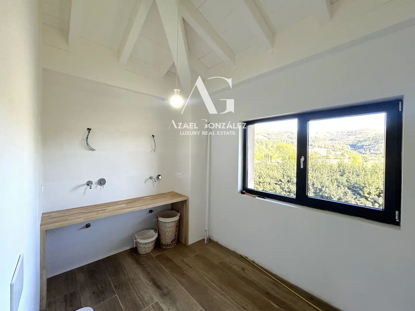 Bathroom of Houses for sale in Cabuérniga, Cantabria