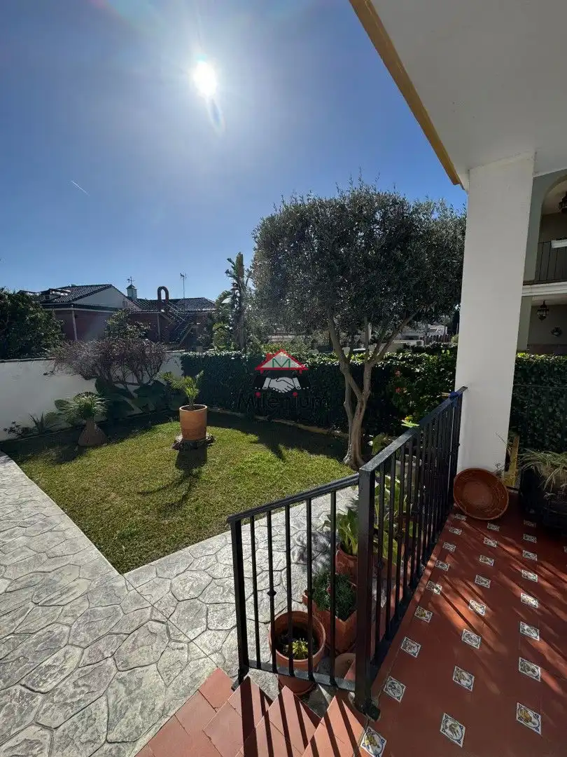 Chalet con terraza en venta en Calle Árbol de la Cigüeña, imagen 5