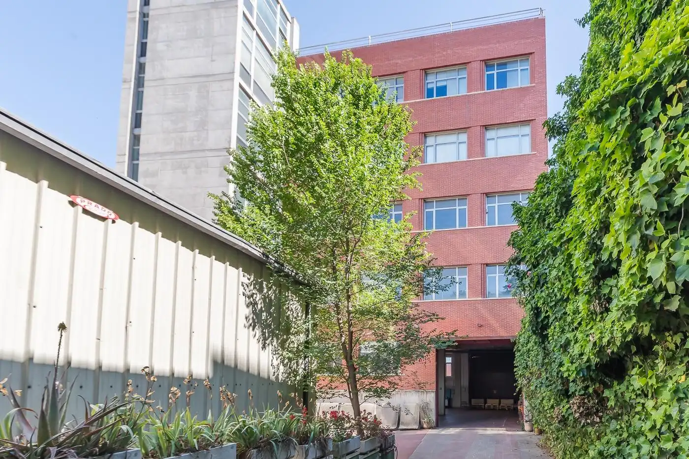 Exterior view of Industrial buildings for rent in Madrid