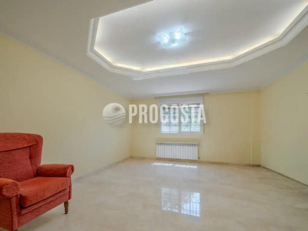 Sala d'estar de Casa o xalet en venda en Fuente Vaqueros amb Aire condicionat, Jardí privat i Terrassa